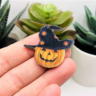 4 Pcs Pumpkin in Witch Hat Charms Image 1