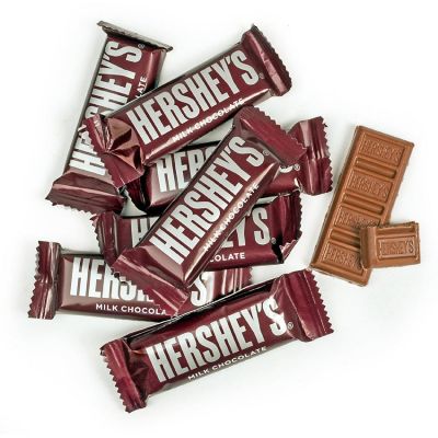 44 Pcs Black Graduation Candy Hershey's Snack Size Chocolate Bar Party Favors (19.8 oz, Approx. 44 Pcs) Class of 2024 Image 1