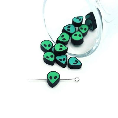 50 Pcs Alien Face Beads Image 1