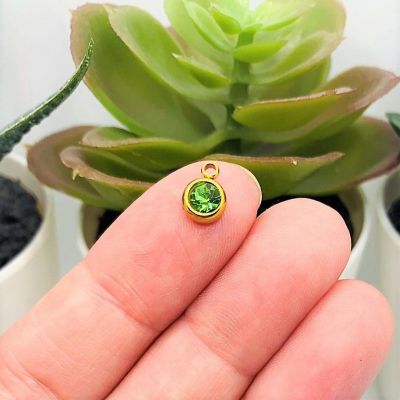 50 Pcs August Green Charms Image 1