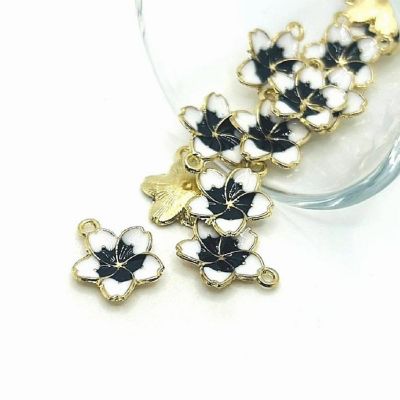 50 Pcs Black and White Flower Charms Image 1