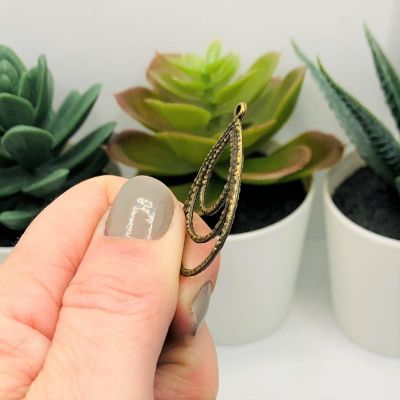 50 Pcs Bronze Triple Teardrop Pendants Image 2