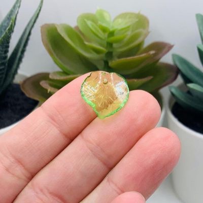 50 Pcs Green Acrylic Leaf Charms Image 1
