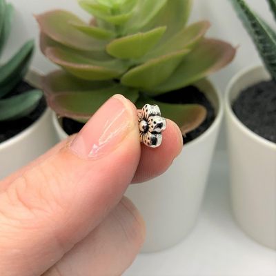 50 Pcs Silver Daisy Flower Spacer Beads Image 3