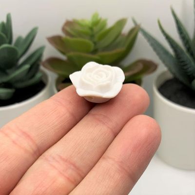 50 Pcs White Chunky Rose Flower Beads Image 1