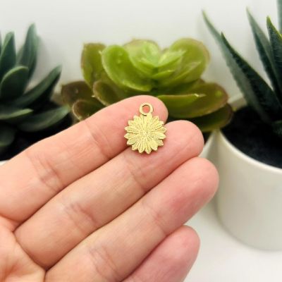 50 Pcs White Daisy Flower Charms Image 2