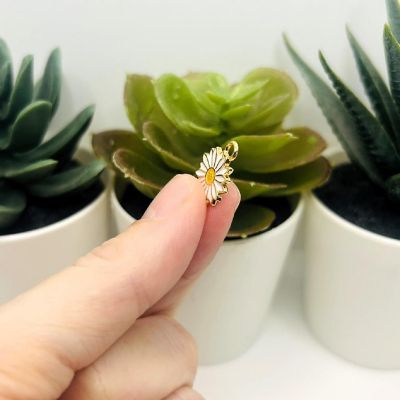 50 Pcs White Daisy Flower Charms Image 3
