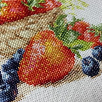 Alisa - Strawberries 5-14 Counted Cross-Stitch Kit Image 3