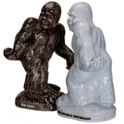Bigfoot and Abominable Snowman Ceramic Magnetic Salt and Pepper Shaker Set Image 2