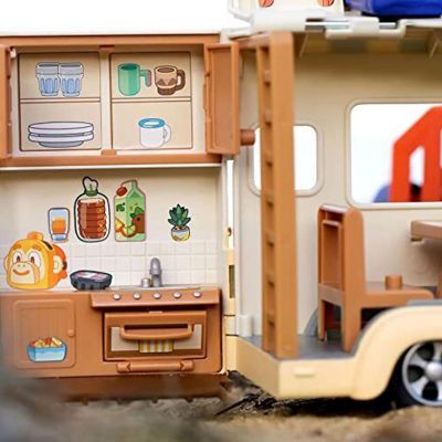 Bluey Caravan Adventure Playset  Includes Jean Luc Figure Image 2