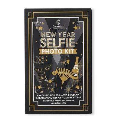 Christmas  Photo Booth Props - 18 pcs Image 1