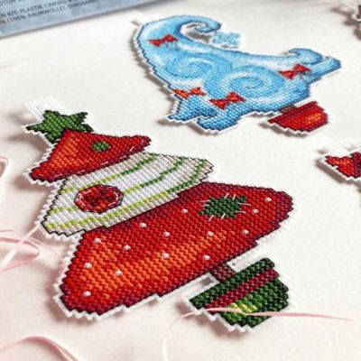 Christmas Trees 141CS Crafting Spark Counted Cross-Stitch Kit Image 2