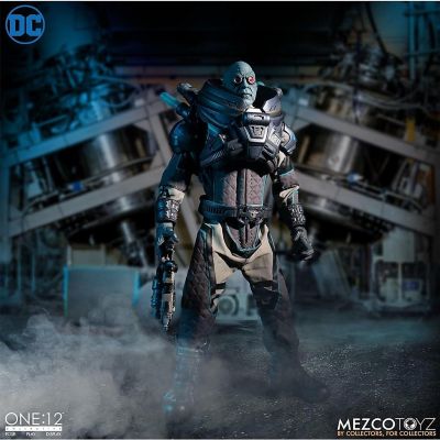 DC Comics One:12 Collective Action Figure  Deluxe Mr Freeze Image 3