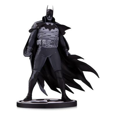 DC Direct 1:10 Gotham by Gaslight Batman Statue By Mike Mignola Image 1