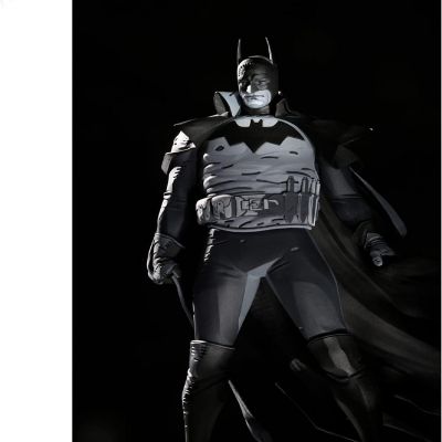 DC Direct 1:10 Gotham by Gaslight Batman Statue By Mike Mignola Image 3
