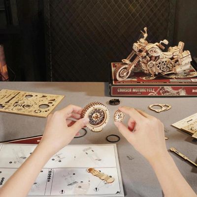 DIY 3D Moving Gears Puzzle - Cruiser Motorcycle - 420pcs Image 2