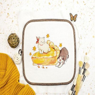 Eating Sleeping Stretching L8811 Counted Cross Stitch Kit Image 1