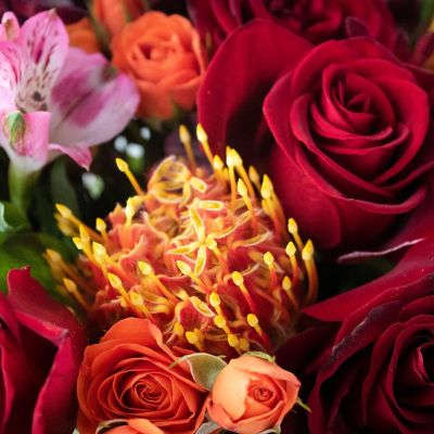 Fresh Valentine's Flowers Deep Romance Bouquet Image 2