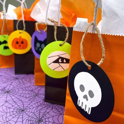 FreshCut Crafts Halloween Craft Kit Image 3
