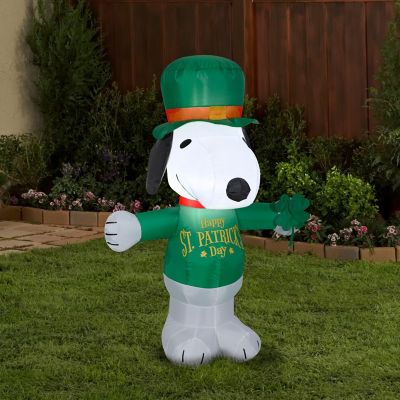 Gemmy Airblown Inflatable St. Patrick's Day Snoopy  3.5 ft Tall  white Image 1