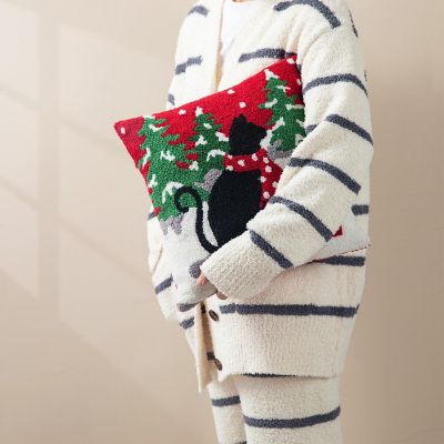 Glitzhome 14"L Hooked Christmas Cat Pillow Image 1