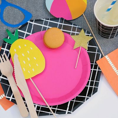 Hot Pink Classic Small Plates -10/Pack - 10 Pieces Image 2
