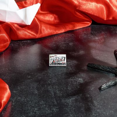 IT "Greetings From Derry" Postcard Printed Enamel Pin Image 3