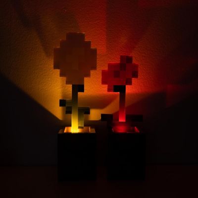 Minecraft Daisy and Poppy Flower Pot Mood Lights  Set of 2 Image 1