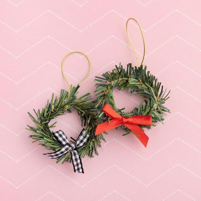Mittens &amp; Mistletoe Wreaths 4/Pkg Image 2