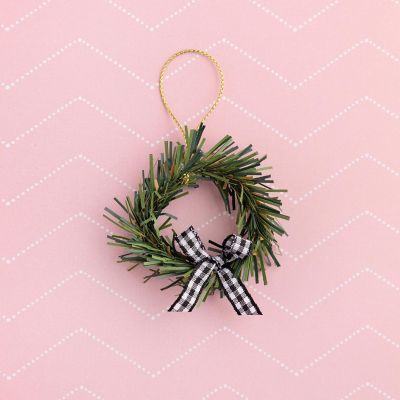 Mittens &amp; Mistletoe Wreaths 4/Pkg Image 3