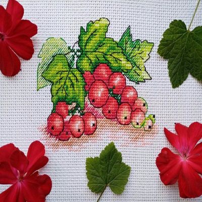 MP Studia - Red Currant SM-515 Counted Cross Stitch Kit Image 1