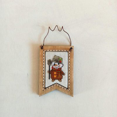 NeoCraft - Christmas Charms DI-20 Counted Cross-Stitch Kit and Frame Set Image 2