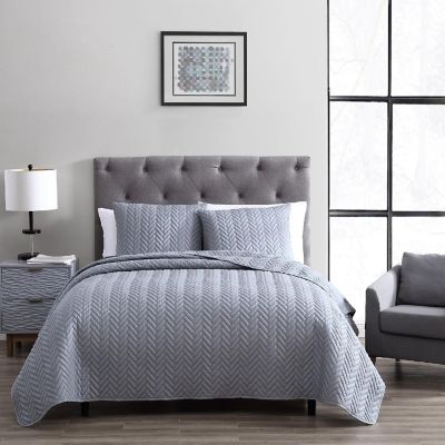 The Nesting Company Birch Quilt Coverlet 3 Piece Set with 2 Pillow Shams in Queen Gray Image 1
