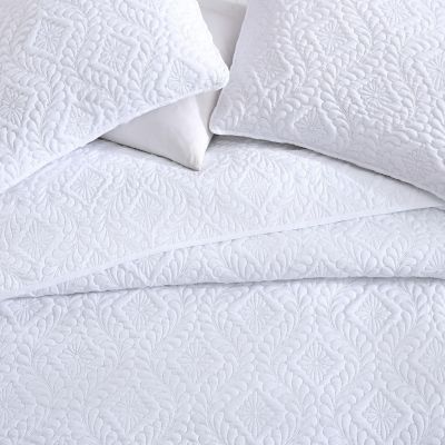 The Nesting Company Ivy 3 Piece Bedspread Set with Scalloped Edge King Size White) Image 2