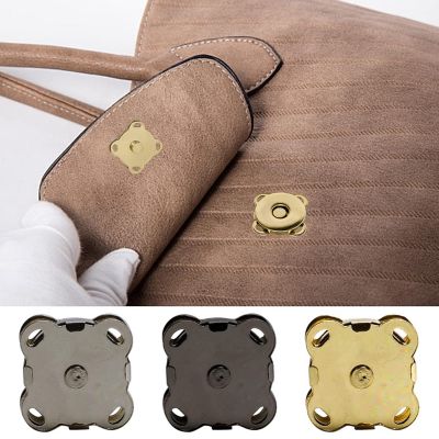 These 30 magnetic snap buttons are made of durable, lightweight carbide with a finely electroplated surface, ensuring long-lasting use and resistance to fading. Image 1