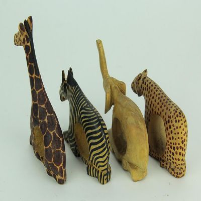 Things2Die4 Set of 8 African Wild Animal Hand Carved Wooden Napkin Rings Image 3