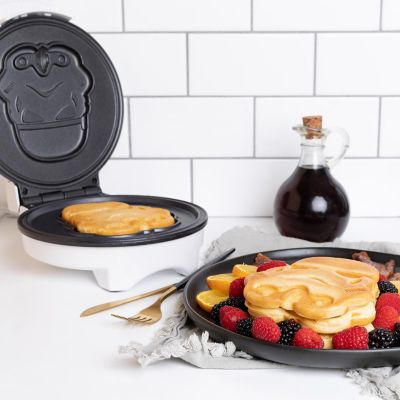 Uncanny Brands Star Wars Darth Vader and Stormtrooper Grilled Cheese Maker- Panini Press and Compact Indoor Grill- Opens 180 Degrees for Burgers, Steaks, Bacon Image 1