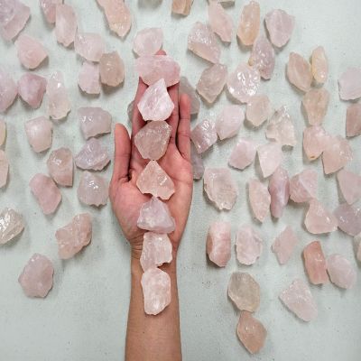Vinacrystals 1/2 LB Rough Rose Quartz Crystals Image 1
