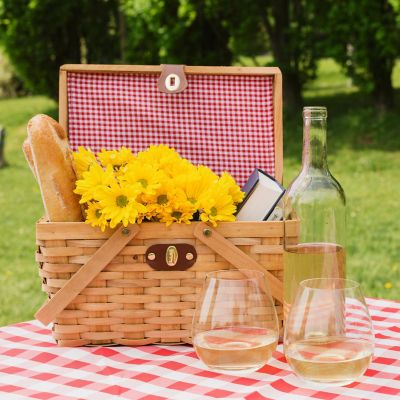 Wickerwise Gingham Lined Woodchip Picnic Basket With Lid and Movable Handles Image 1