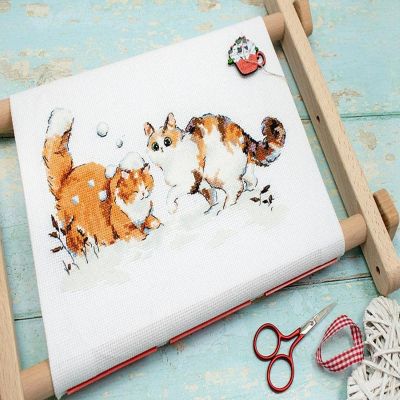 Winter Kitties L8813 Counted Cross Stitch Kit Image 1