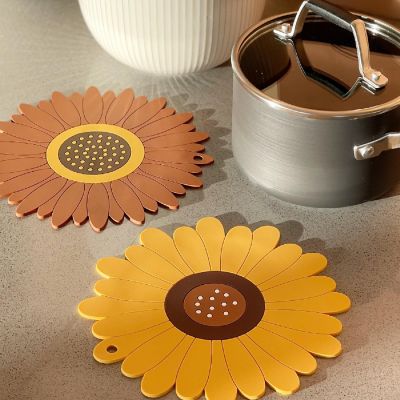 Wrapables Sunflower Coasters, Trivet Mats, Pot Holders (Set of 2), Large Image 3