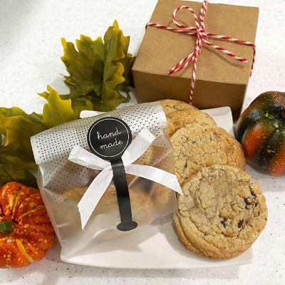 Wrapables Translucent Candy and Cookie Bags, Favor Treat Bags with Labels for Parties, Wedding and Christmas (100pcs), (Ribbon) Handmade Image 3