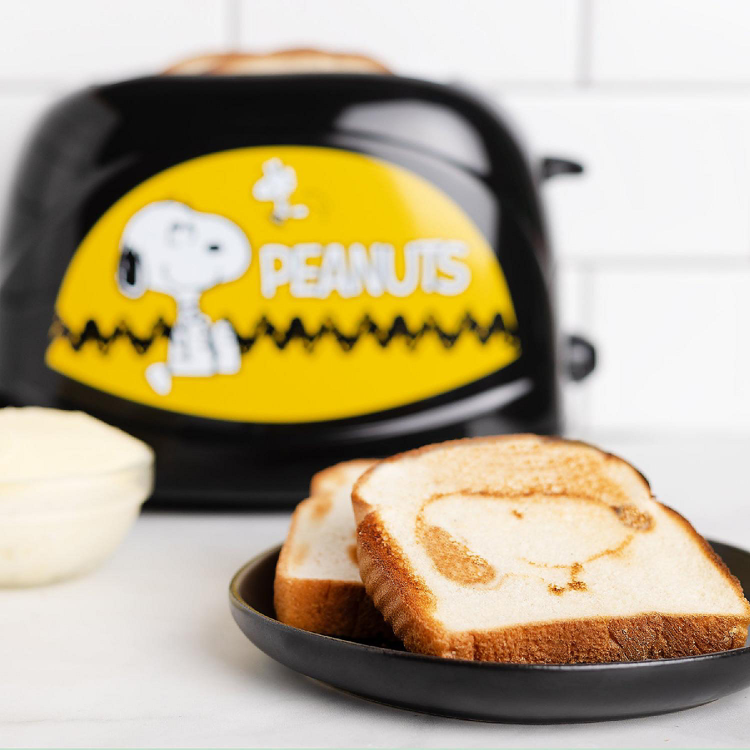 Uncanny Brands Peanuts Snoopy TwoSlice Toaster Toasts Your Favorite