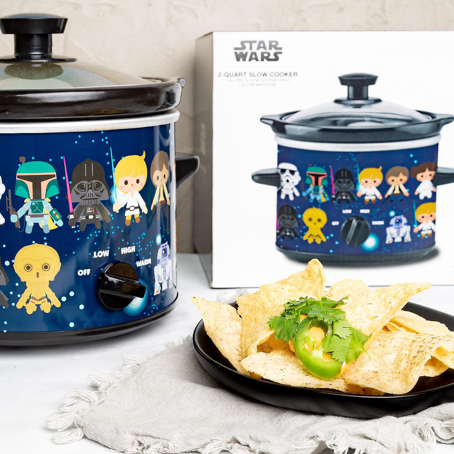 Uncanny Brands Star Wars 2Quart Slow Cooker Kitchen Appliance
